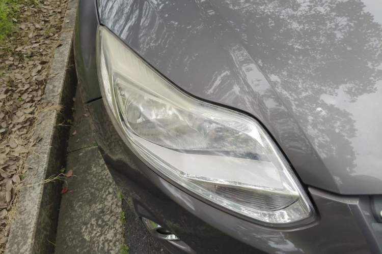 Used Ford Focus 2012 Sedan 1.6L Automatic Fashion Edition Right Front Headlight