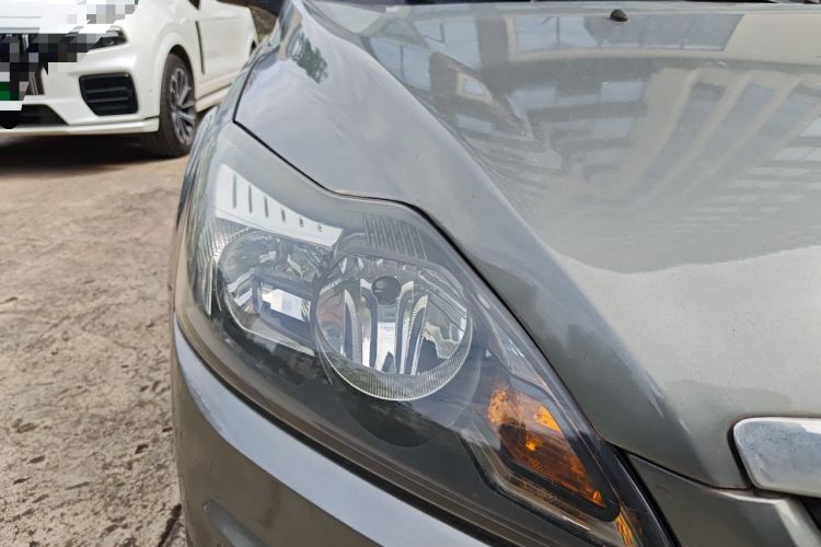 Used Ford Focus 2012 Hatchback Classic 1.8L Automatic Base Model Right Front Headlight