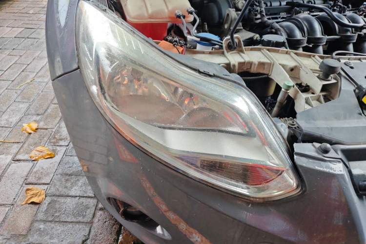 Used Ford Focus 2012 Hatchback 1.6L Automatic Fashion Edition Right Front Headlight
