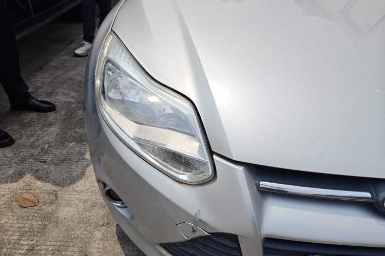 Used Ford Focus 2012 Sedan 1.6L Automatic Fashion Edition Right Front Headlight