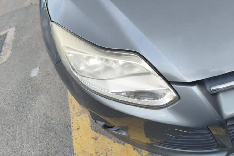 Used Ford Focus 2012 Sedan 1.6L Manual Comfort Model Right Front Headlight