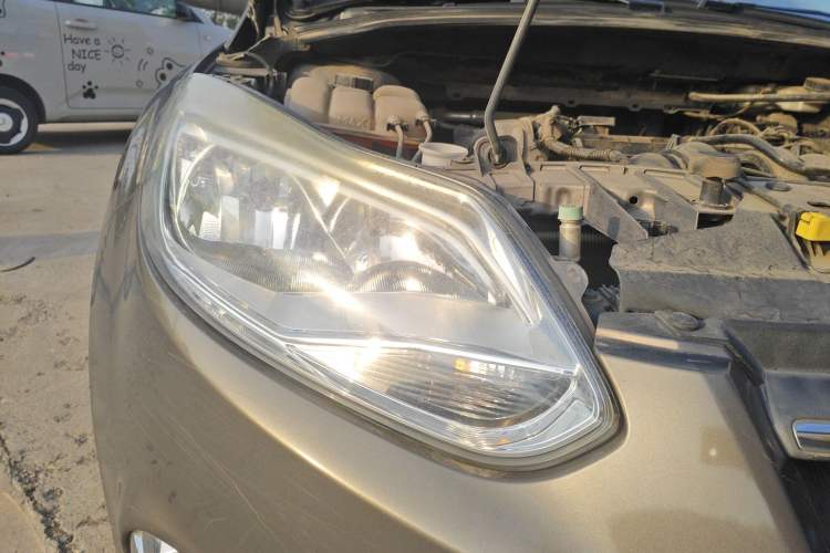 Used Ford Focus 2012 Sedan 1.6L Automatic Comfort Model Right Front Headlight