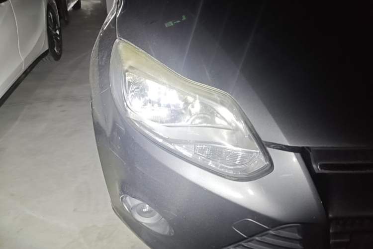Used Ford Focus 2012 Sedan 1.6L Automatic Comfort Model Right Front Headlight