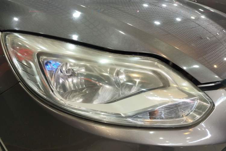 Used Ford Focus 2012 Sedan 1.6L Automatic Comfort Model Right Front Headlight