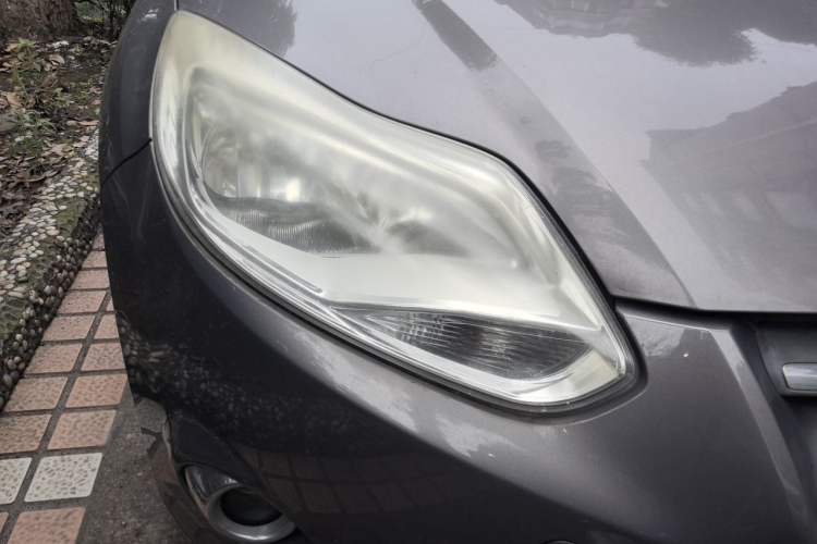 Used Ford Focus 2012 Sedan 1.6L Manual Fashion Edition Right Front Headlight