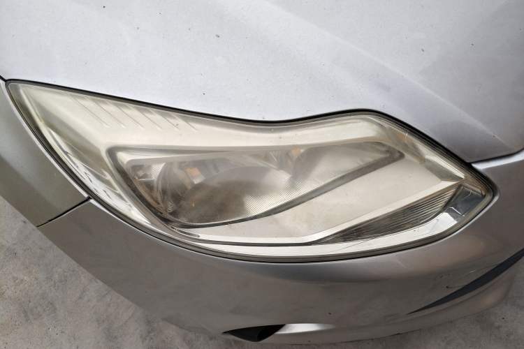 Used Ford Focus 2012 Sedan 1.6L Automatic Comfort Model Right Front Headlight