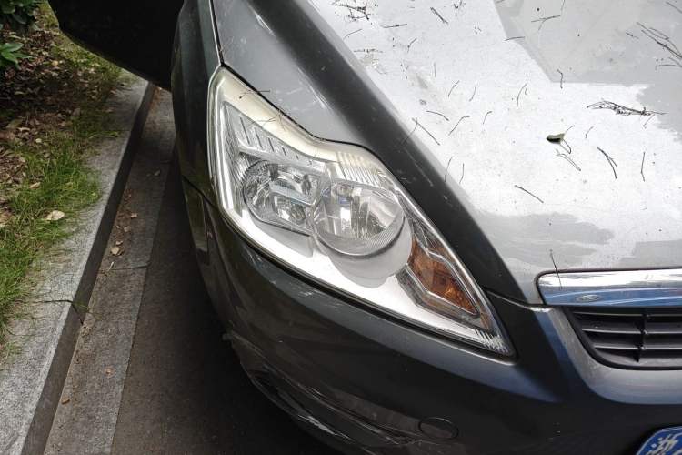 Used Ford Focus 2012 Sedan Classic 1.8L Manual Base Model Right Front Headlight