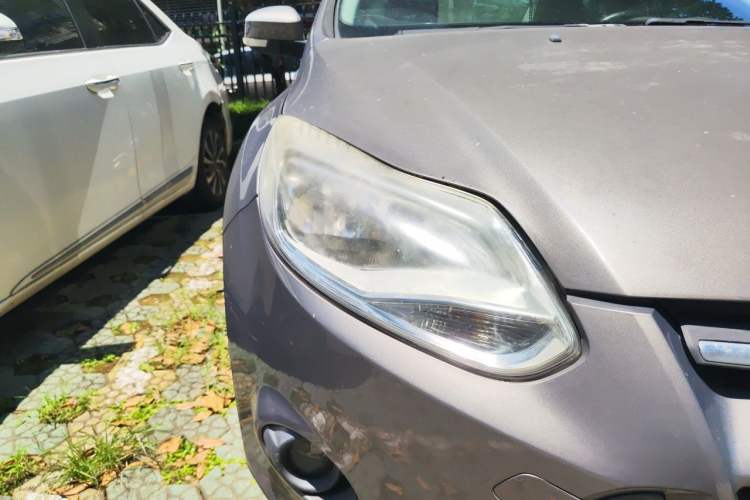 Used Ford Focus 2012 Sedan 1.6L Automatic Comfort Model Right Front Headlight