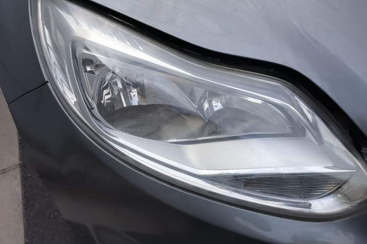 Used Ford Focus 2012 Hatchback 1.6L Automatic Fashion Edition Right Front Headlight