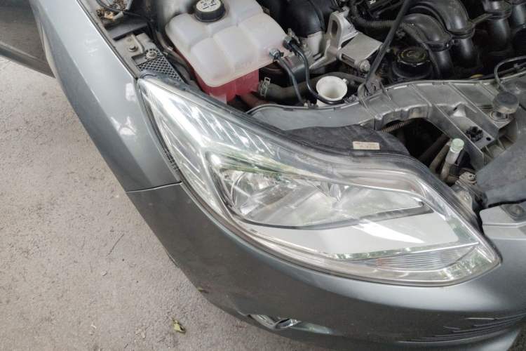 Used Ford Focus 2012 Hatchback 1.6L Automatic Fashion Edition Right Front Headlight