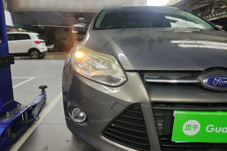 Used Ford Focus 2012 Sedan 1.6L Automatic Fashion Edition Right Front Headlight