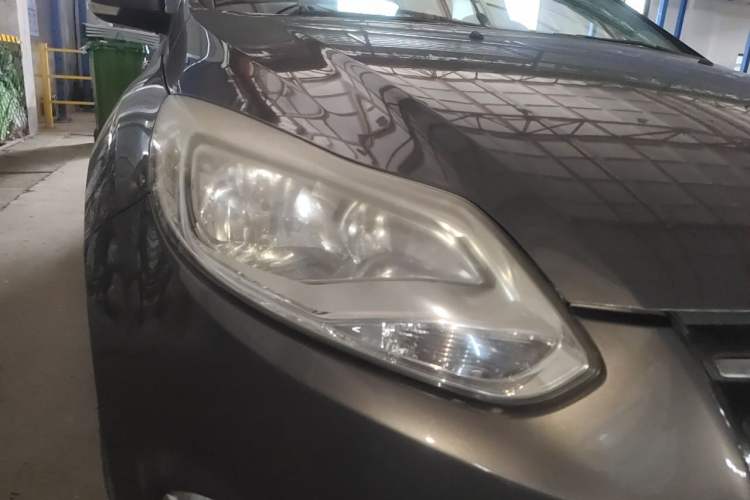 Used Ford Focus 2012 Sedan 1.6L Manual Fashion Edition Right Front Headlight