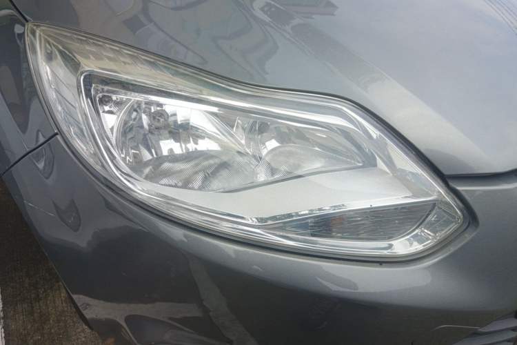 Used Ford Focus 2012 Sedan 1.6L Manual Fashion Edition Right Front Headlight