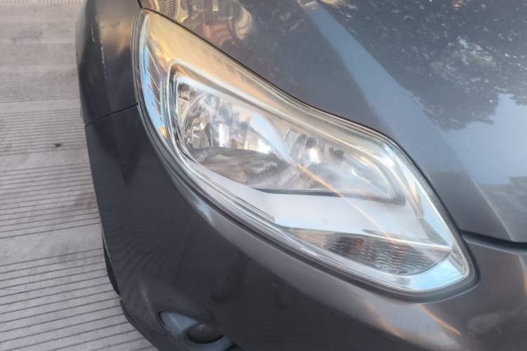 Used Ford Focus 2012 Sedan 1.6L Manual Comfort Model Right Front Headlight