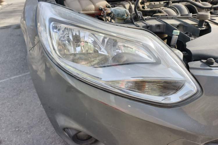 Used Ford Focus 2012 Sedan 1.6L Automatic Comfort Model Right Front Headlight