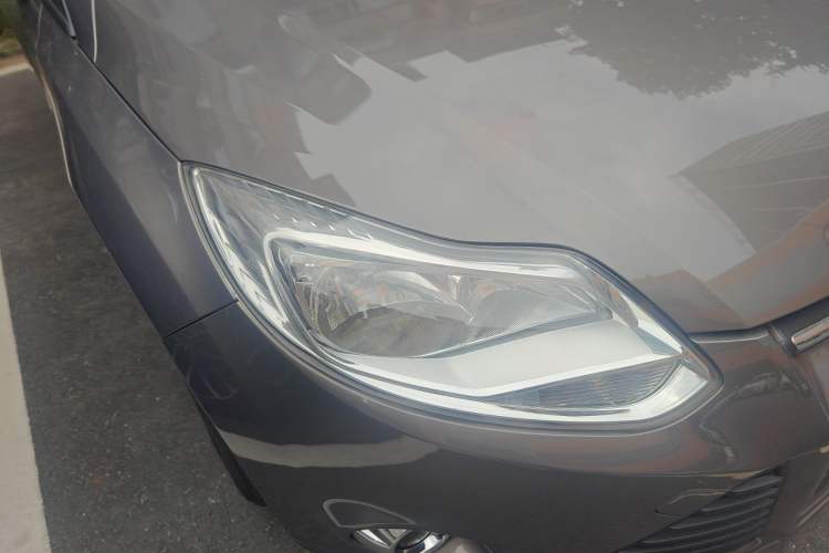 Used Ford Focus 2012 Sedan 1.6L Automatic Fashion Edition Right Front Headlight