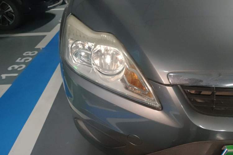 Used Ford Focus 2012 Sedan Classic 1.8L Automatic Base Model Right Front Headlight