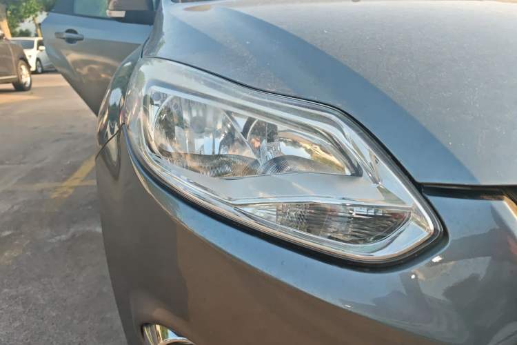 Used Ford Focus 2012 Hatchback 1.6L Automatic Comfort Model Right Front Headlight