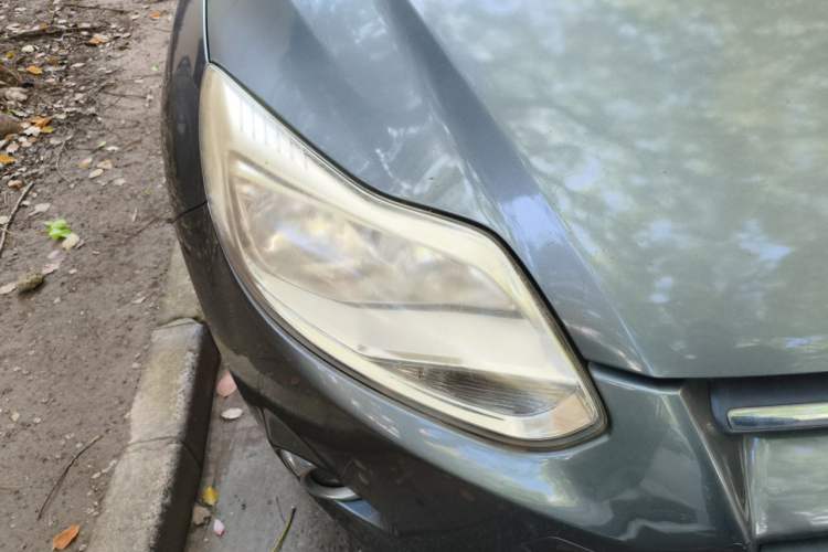 Used Ford Focus 2012 Sedan 1.6L Automatic Comfort Model Right Front Headlight