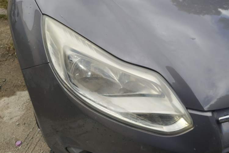 Used Ford Focus 2012 Sedan 1.6L Automatic Comfort Model Right Front Headlight