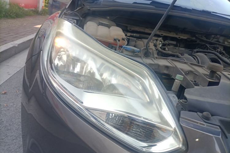 Used Ford Focus 2012 Sedan 1.6L Automatic Fashion Edition Right Front Headlight