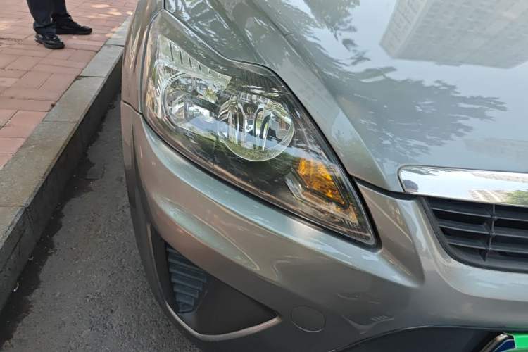 Used Ford Focus 2012 Hatchback Classic 1.8L Manual Fashion Edition Right Front Headlight