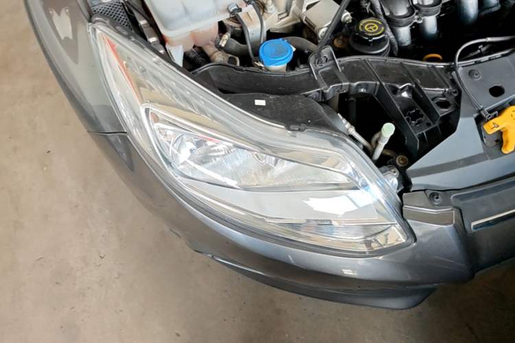 Used Ford Focus 2012 Sedan 1.6L Automatic Fashion Edition Right Front Headlight