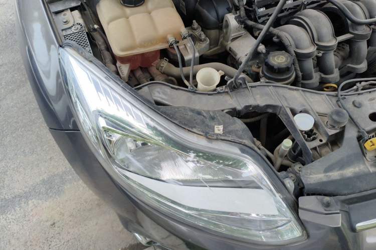 Used Ford Focus 2012 Sedan 1.6L Automatic Fashion Edition Right Front Headlight