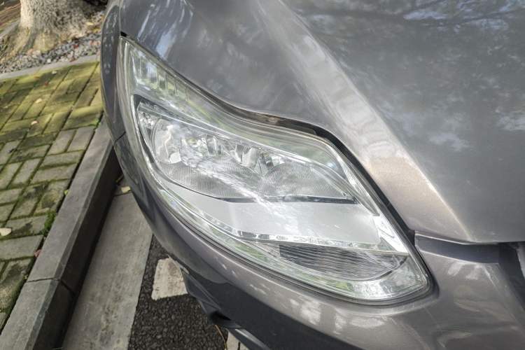 Used Ford Focus 2012 Sedan 1.6L Manual Comfort Model Right Front Headlight