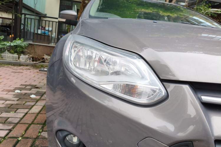 Used Ford Focus 2012 Sedan 1.6L Automatic Comfort Model Right Front Headlight