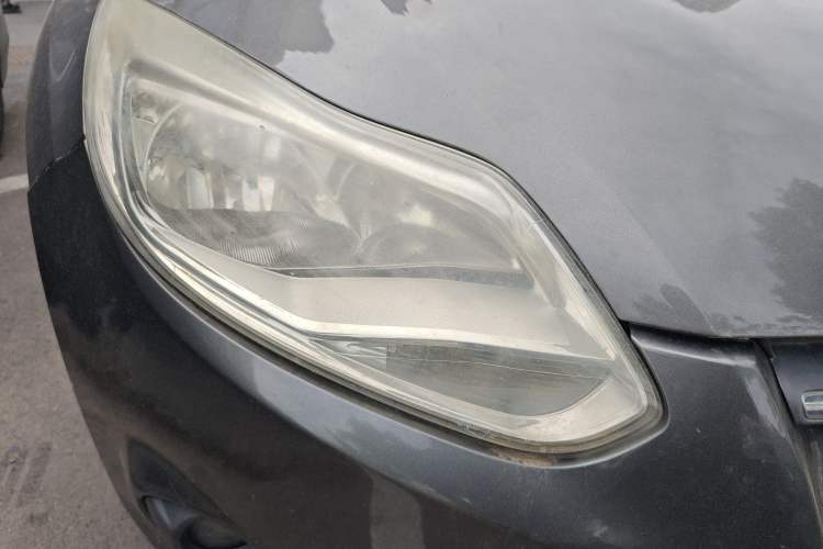 Used Ford Focus 2012 Sedan 1.6L Manual Comfort Model Right Front Headlight