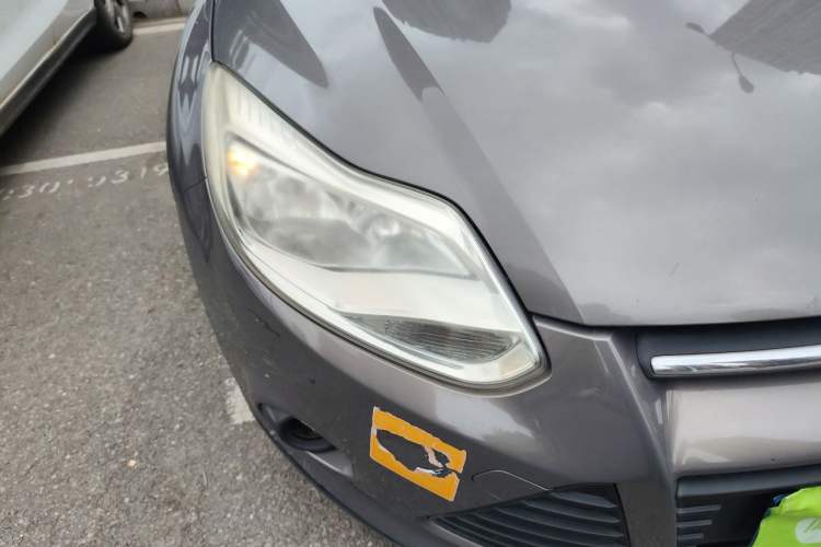 Used Ford Focus 2012 Sedan 1.6L Manual Comfort Model Right Front Headlight