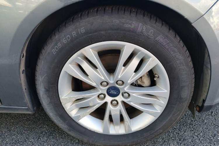 Used Ford Focus 2012 Sedan 1.6L Automatic Comfort Model Right Front Wheel Hub