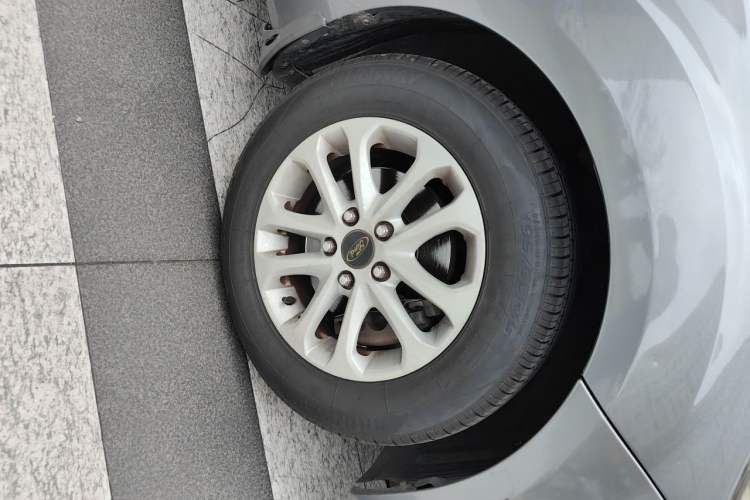 Used Ford Focus 2012 Hatchback Classic 1.8L Manual Base Model Right Front Wheel Hub