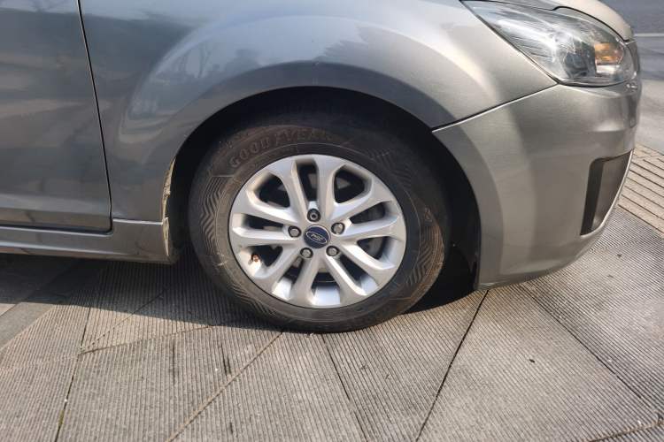 Used Ford Focus 2012 Hatchback Classic 1.8L Automatic Fashion Edition Right Front Wheel Hub