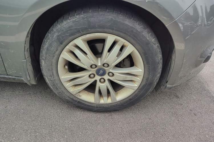Used Ford Focus 2012 Sedan 1.6L Automatic Comfort Model Right Front Wheel Hub