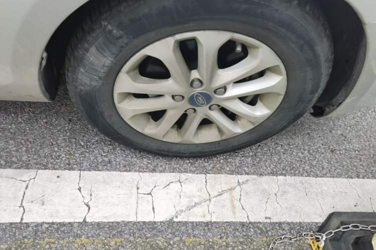 Used Ford Focus 2012 Sedan Classic 1.8L Automatic Fashion Edition Right Front Wheel Hub