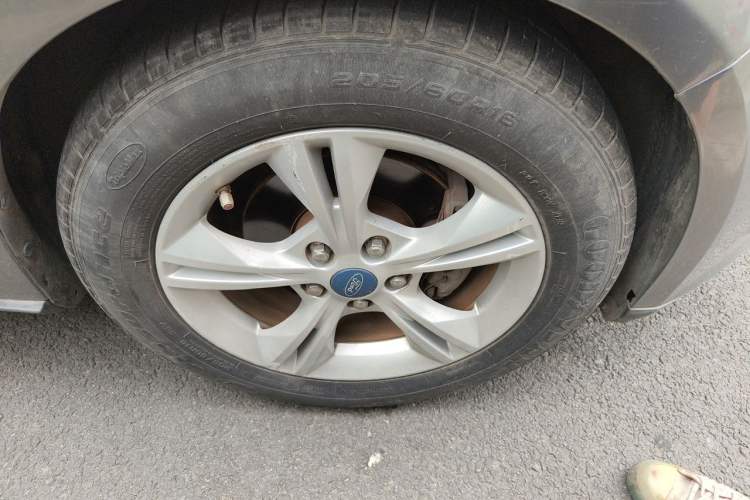 Used Ford Focus 2012 Sedan 1.6L Automatic Fashion Edition Right Front Wheel Hub