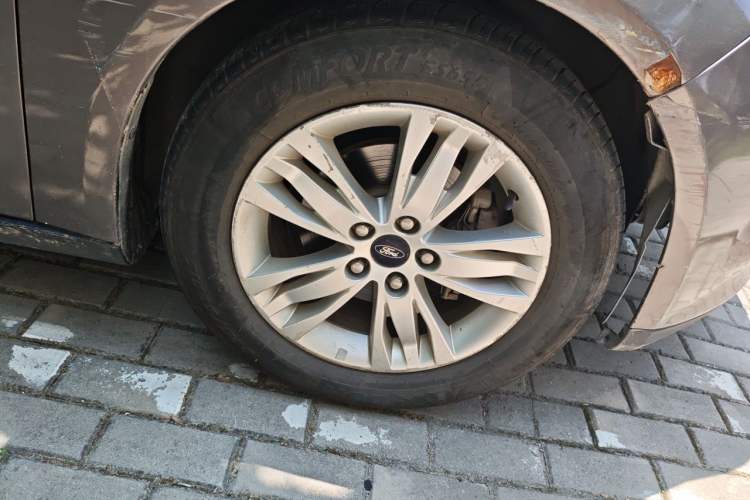 Used Ford Focus 2012 Sedan 1.6L Manual Comfort Model Right Front Wheel Hub