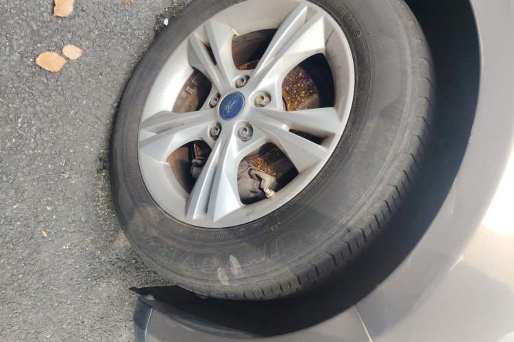 Used Ford Focus 2012 Sedan 1.6L Automatic Fashion Edition Right Front Wheel Hub