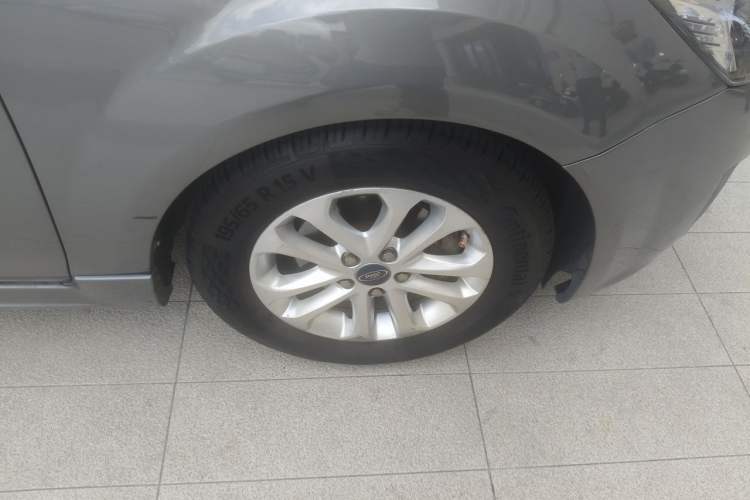 Used Ford Focus 2012 Hatchback Classic 1.8L Automatic Fashion Edition Right Front Wheel Hub