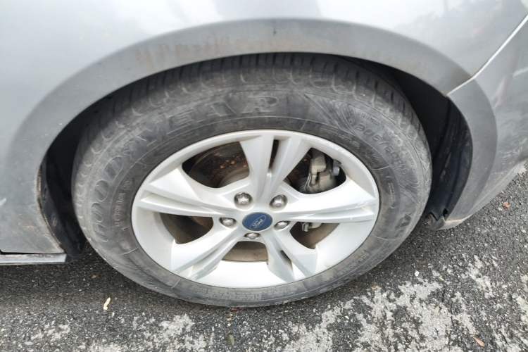 Used Ford Focus 2012 Sedan 1.6L Automatic Fashion Edition Right Front Wheel Hub