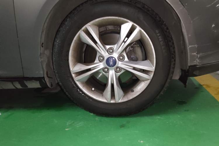Used Ford Focus 2012 Sedan 1.6L Automatic Fashion Edition Right Front Wheel Hub