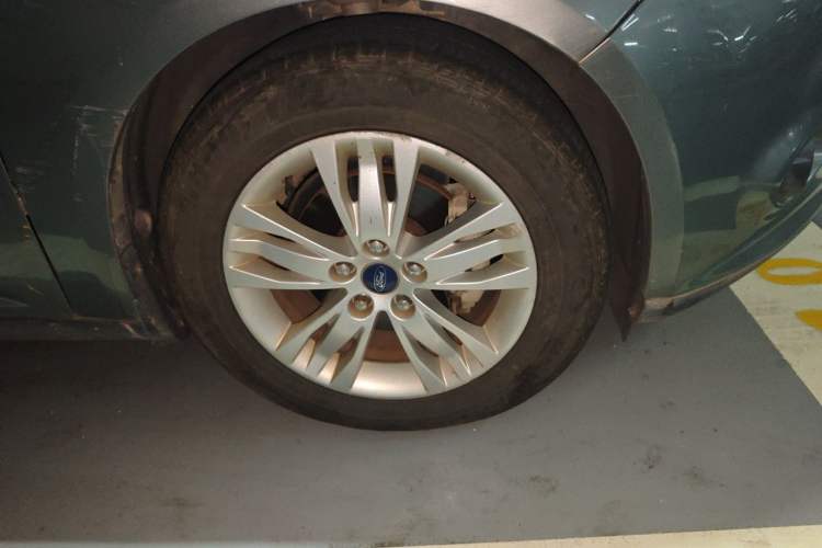 Used Ford Focus 2012 Sedan 1.6L Automatic Comfort Model Right Front Wheel Hub