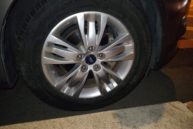 Used Ford Focus 2012 Sedan 1.6L Manual Comfort Model Right Front Wheel Hub