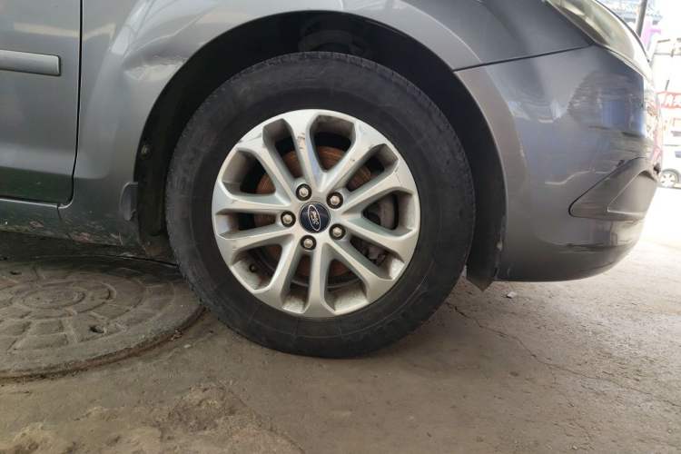 Used Ford Focus 2012 Sedan Classic 1.8L Automatic Fashion Edition Right Front Wheel Hub