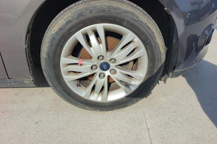 Used Ford Focus 2012 Sedan 1.6L Automatic Comfort Model Right Front Wheel Hub