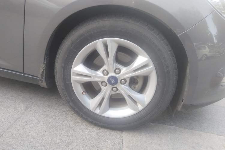 Used Ford Focus 2012 Sedan 1.6L Automatic Fashion Edition Right Front Wheel Hub