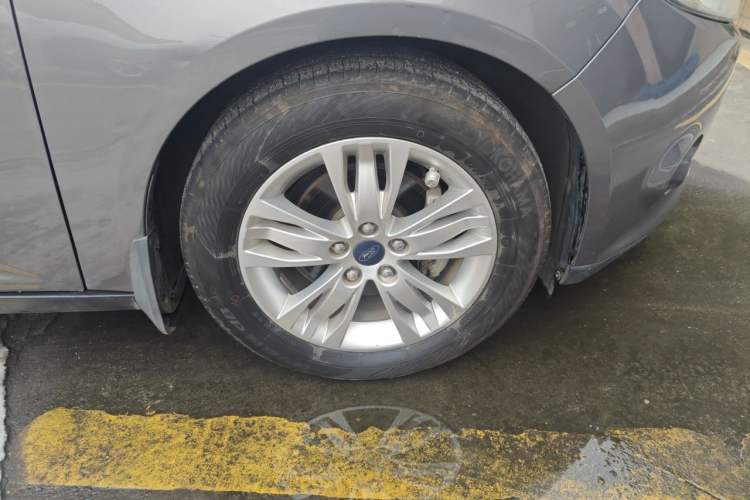 Used Ford Focus 2012 Sedan 1.6L Automatic Comfort Model Right Front Wheel Hub
