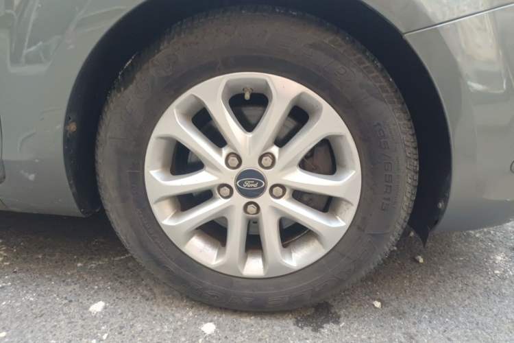 Used Ford Focus 2012 Sedan Classic 1.8L Manual Fashion Edition Right Front Wheel Hub